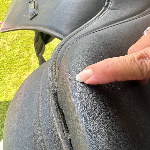 16” Thorowgood Dressage Saddle - Picture 9 of 16